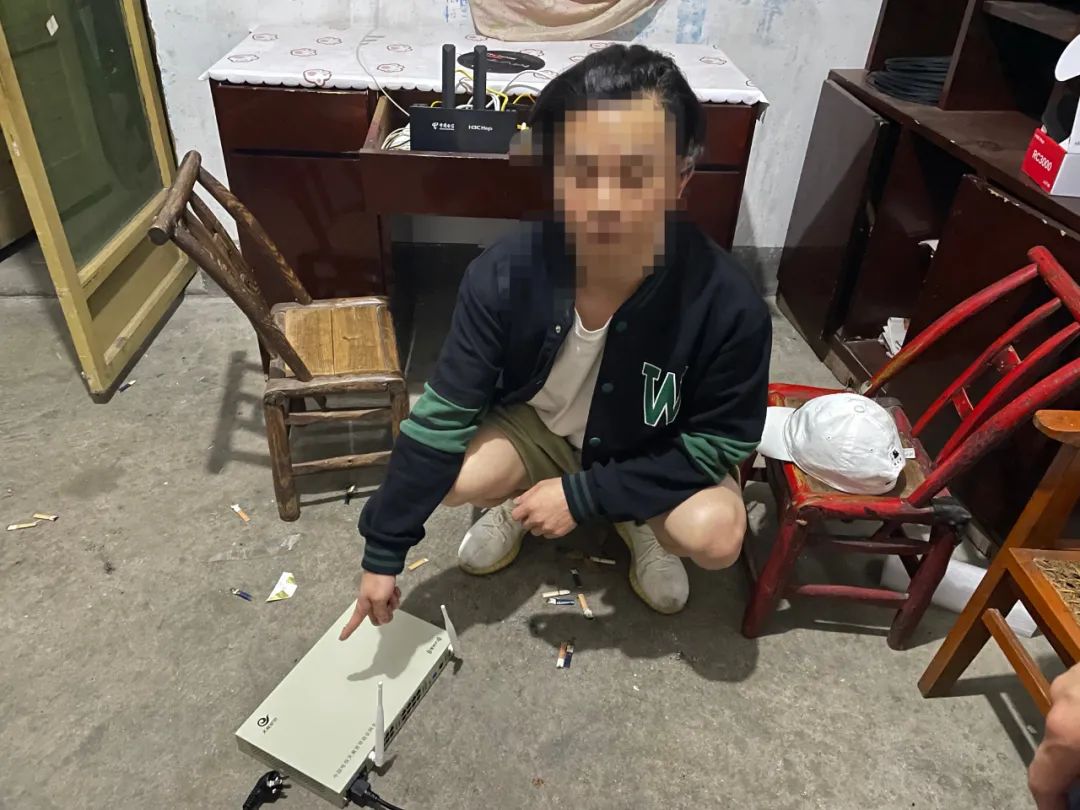 DƬ